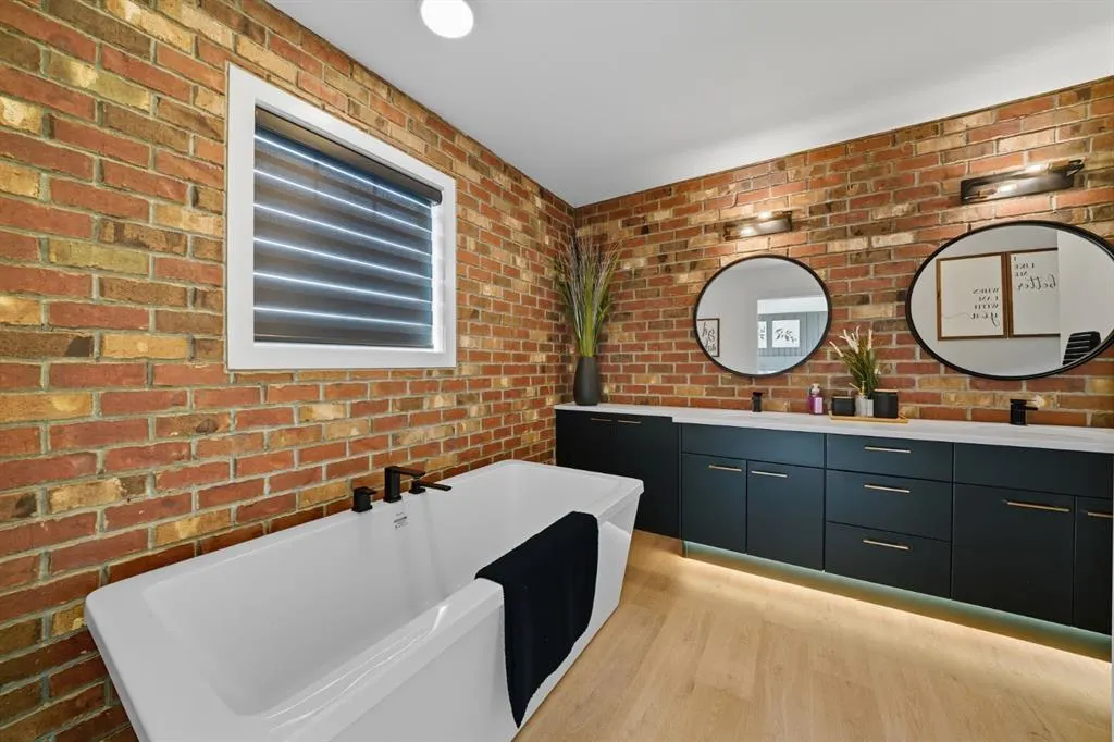 42 Longmire Close