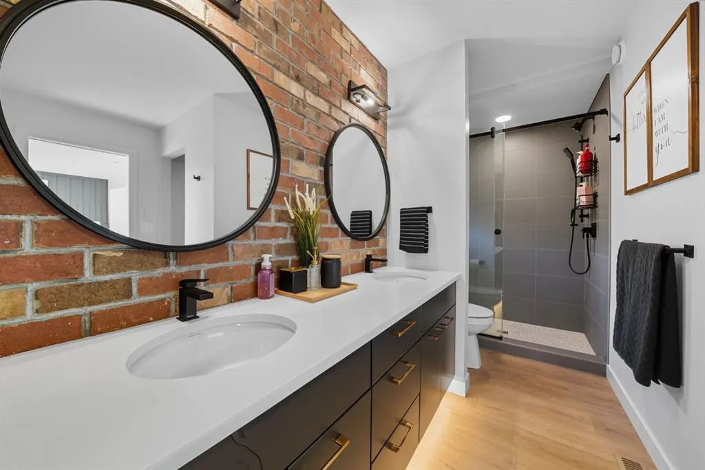 42 Longmire Close