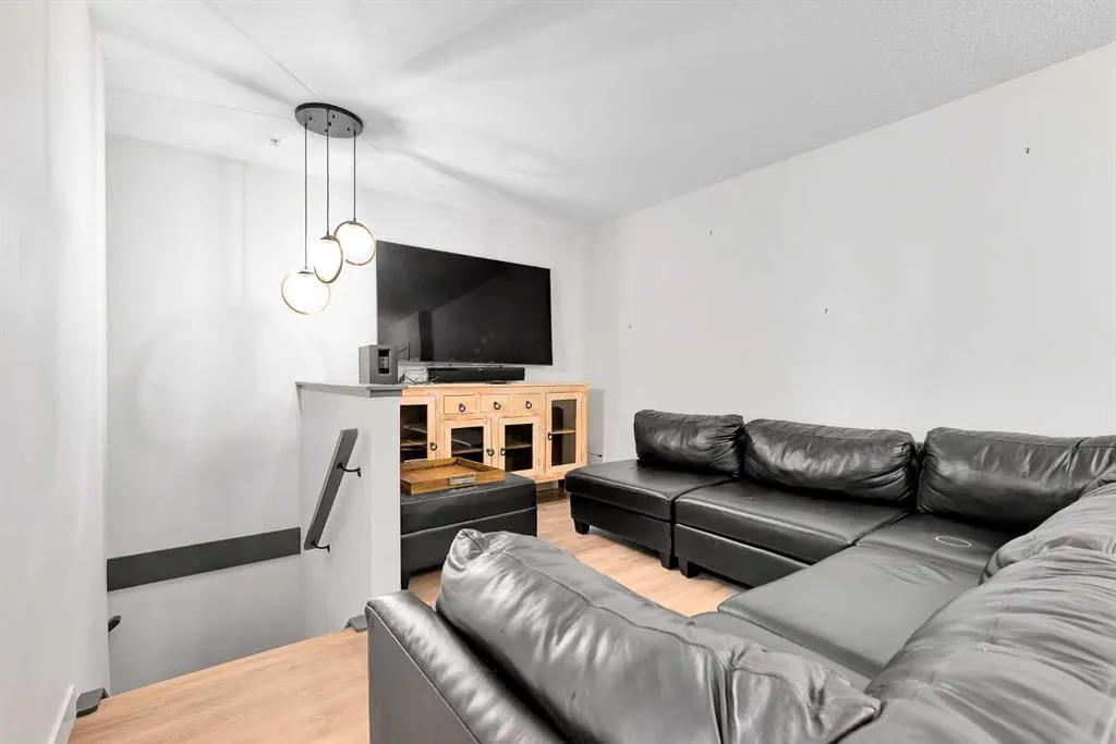 328 21 Avenue SW, #109