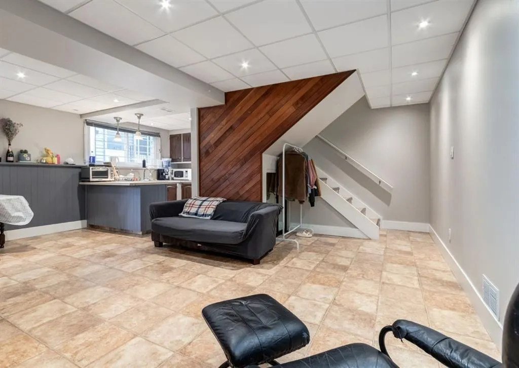 123 13 Avenue NE, #3