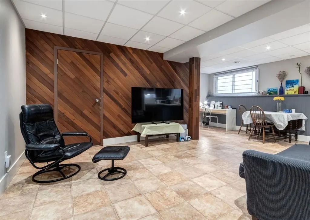 123 13 Avenue NE, #3