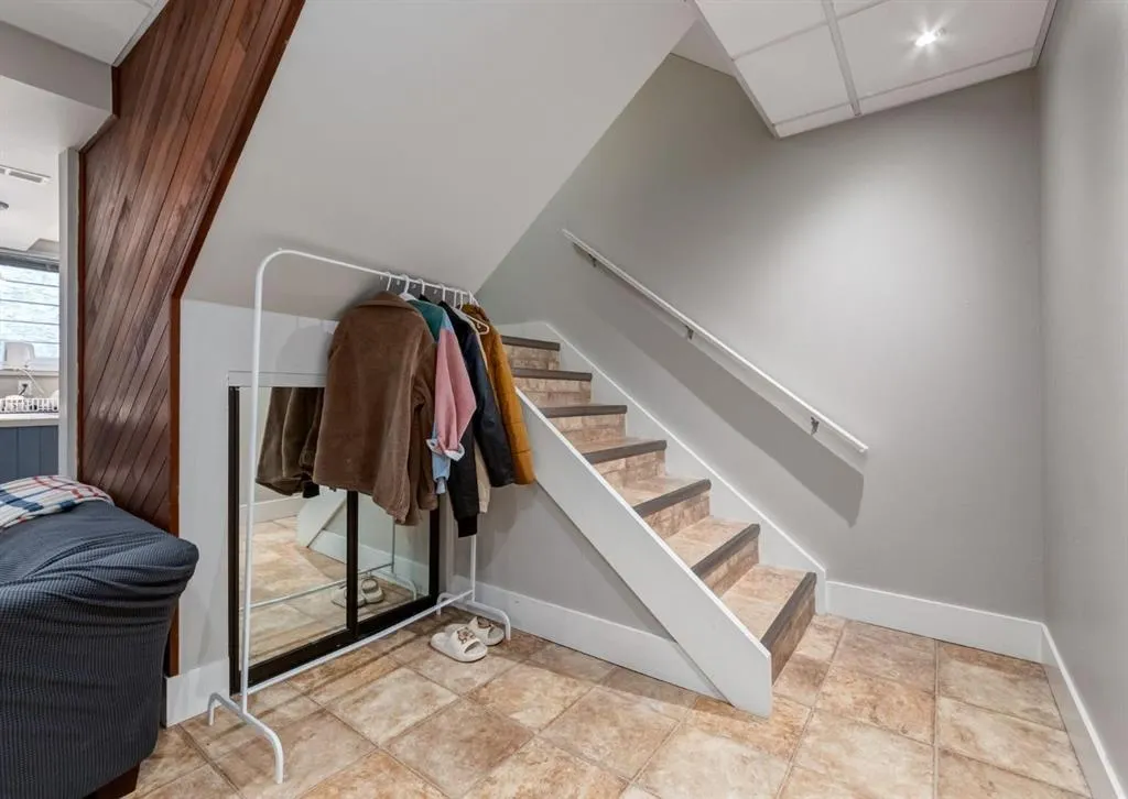 123 13 Avenue NE, #3