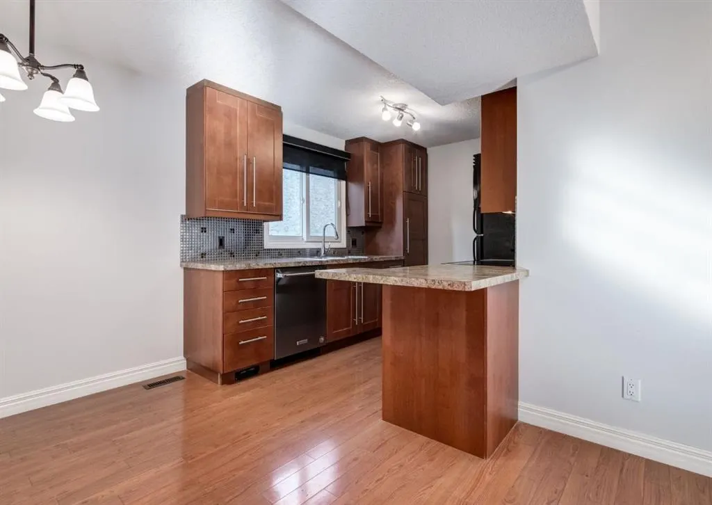 123 13 Avenue NE, #3