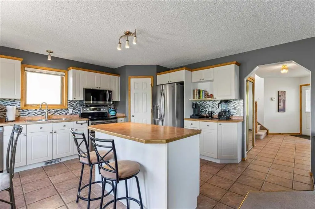 10 Douglas Glen Crescent SE