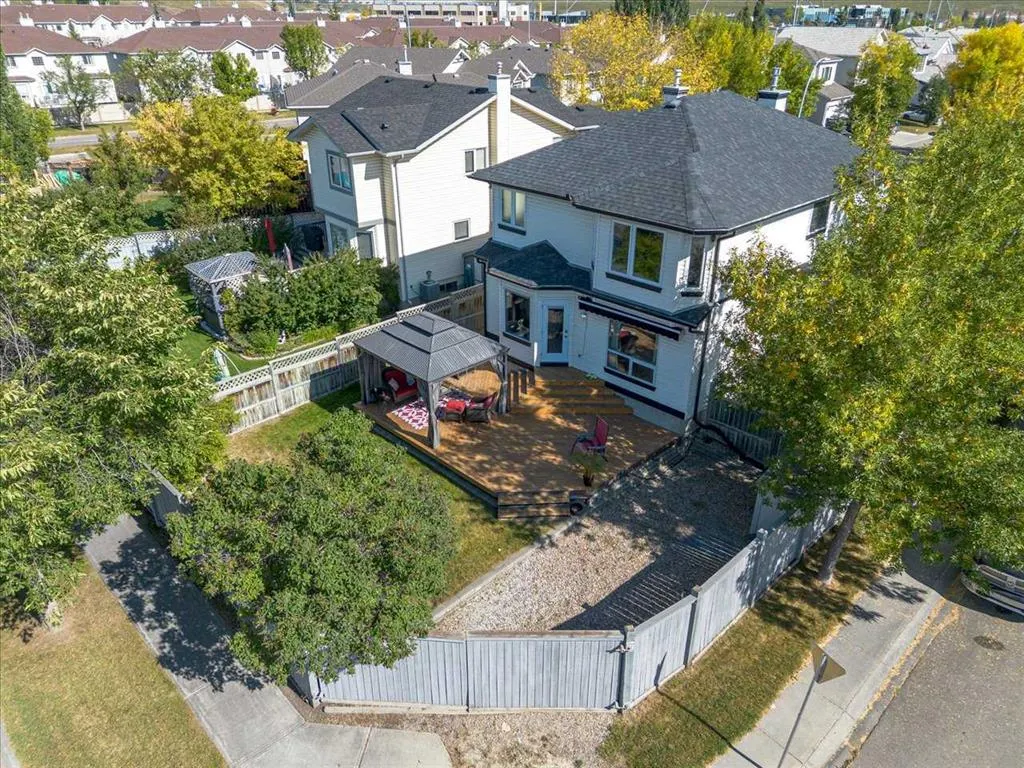 10 Douglas Glen Crescent SE
