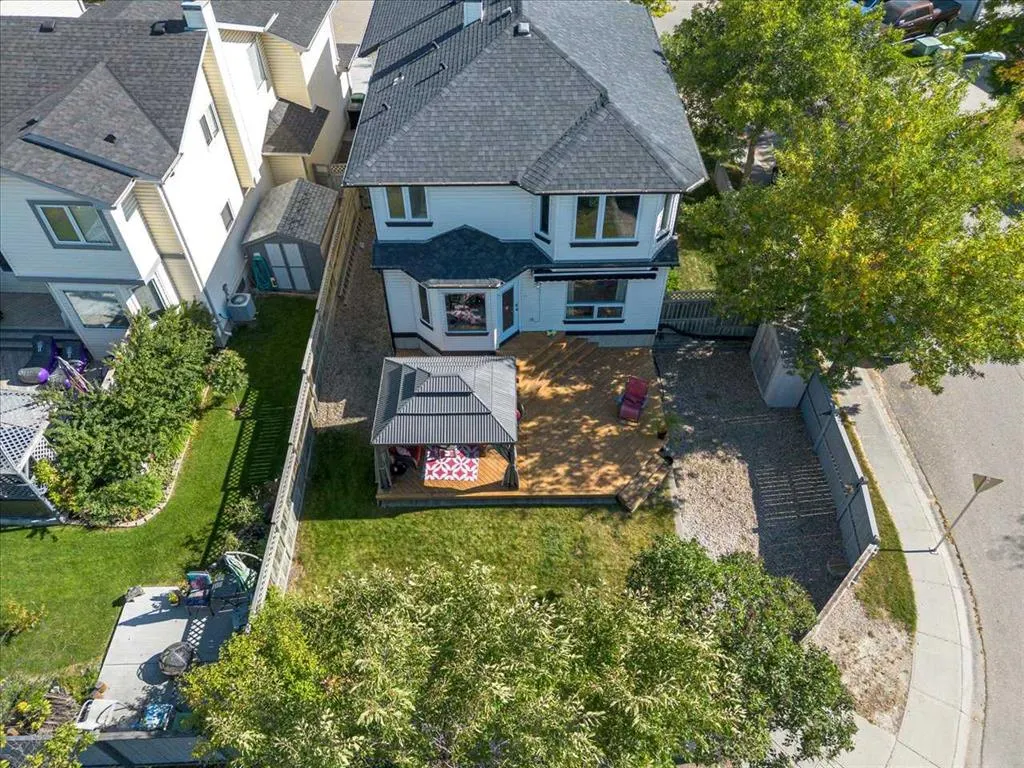 10 Douglas Glen Crescent SE