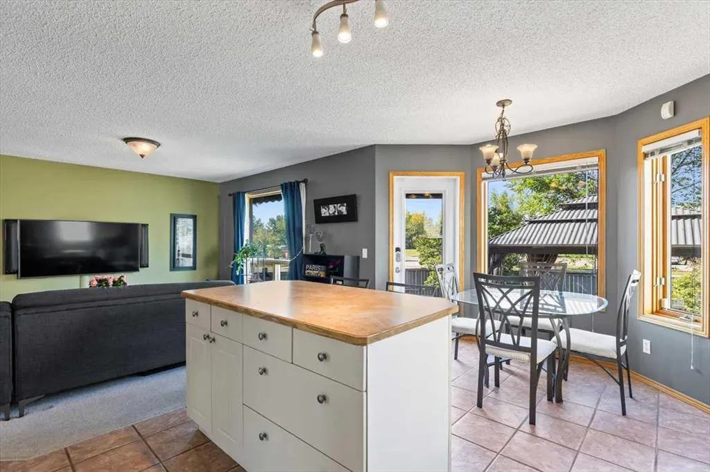 10 Douglas Glen Crescent SE