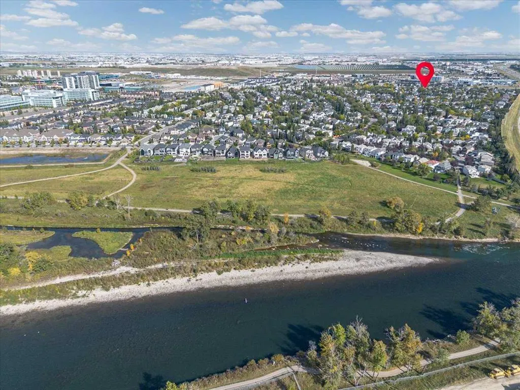 10 Douglas Glen Crescent SE