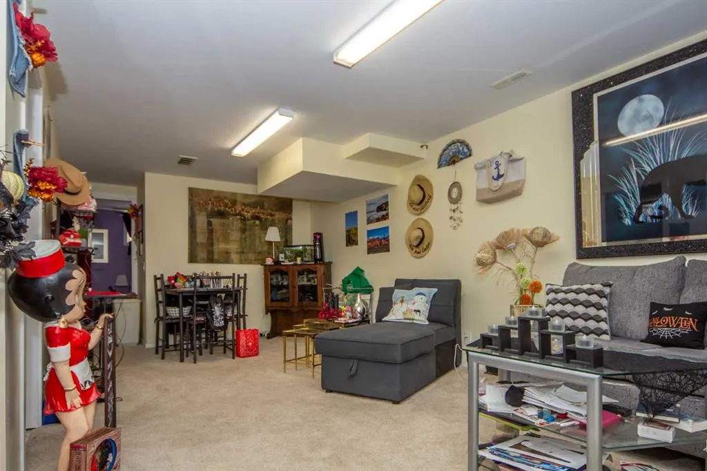 1251 Penedo Crescent SE