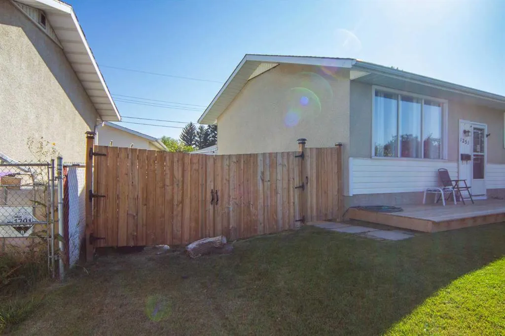 1251 Penedo Crescent SE