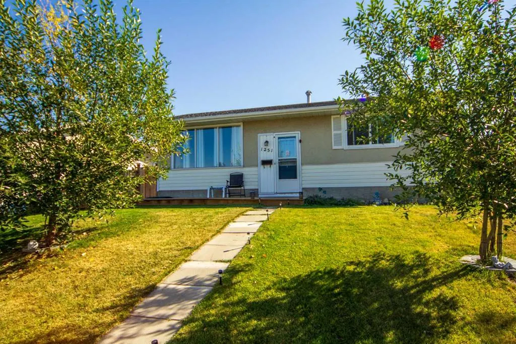 1251 Penedo Crescent SE
