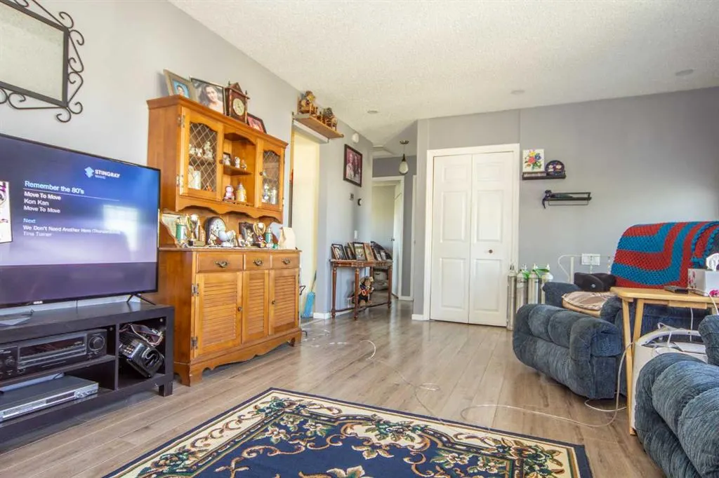1251 Penedo Crescent SE