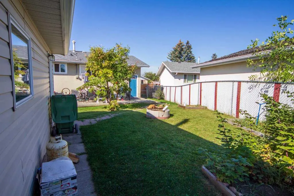 1251 Penedo Crescent SE