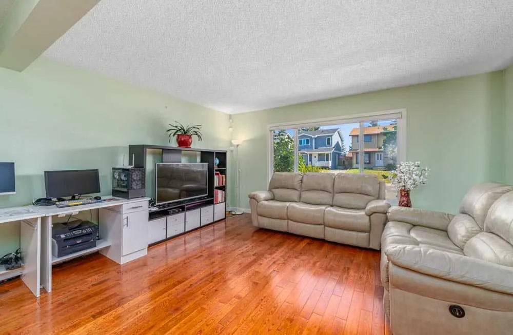 111 ABINGER Crescent NE