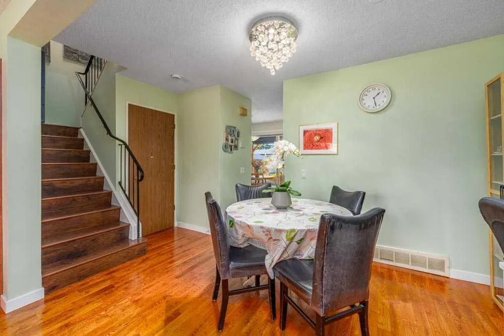 111 ABINGER Crescent NE