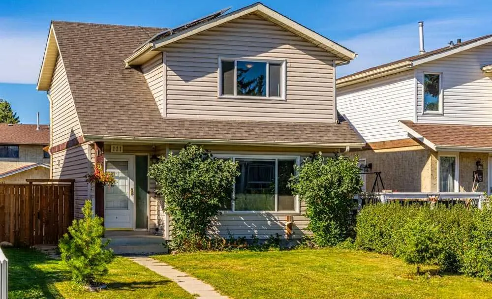 111 ABINGER Crescent NE