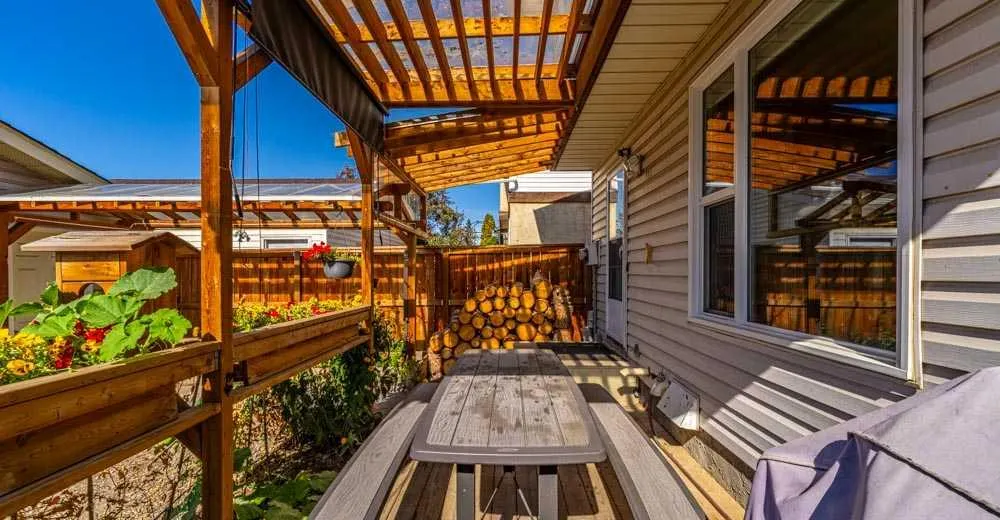 111 ABINGER Crescent NE