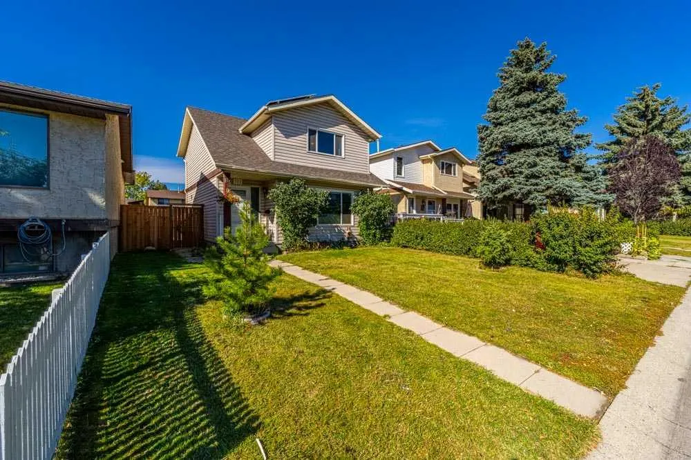 111 ABINGER Crescent NE
