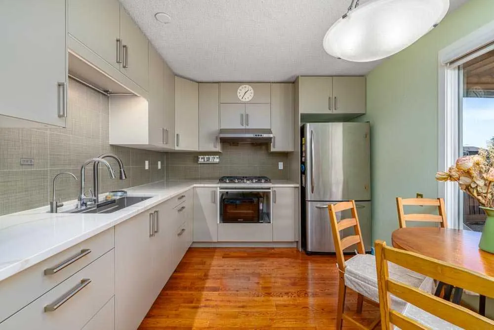 111 ABINGER Crescent NE