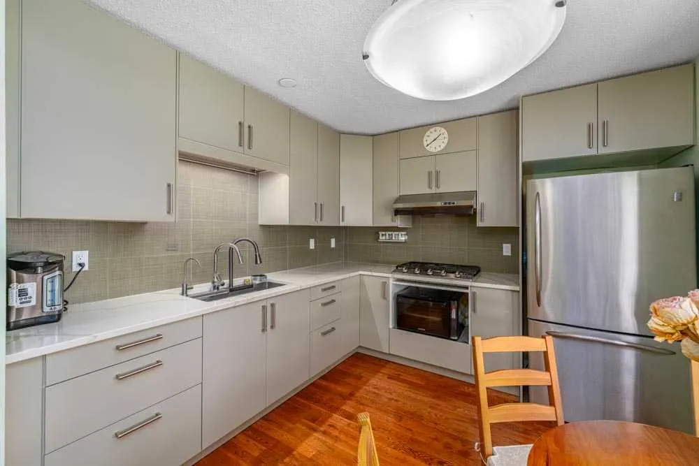 111 ABINGER Crescent NE