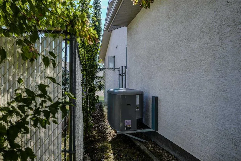 5409 44A Street Close