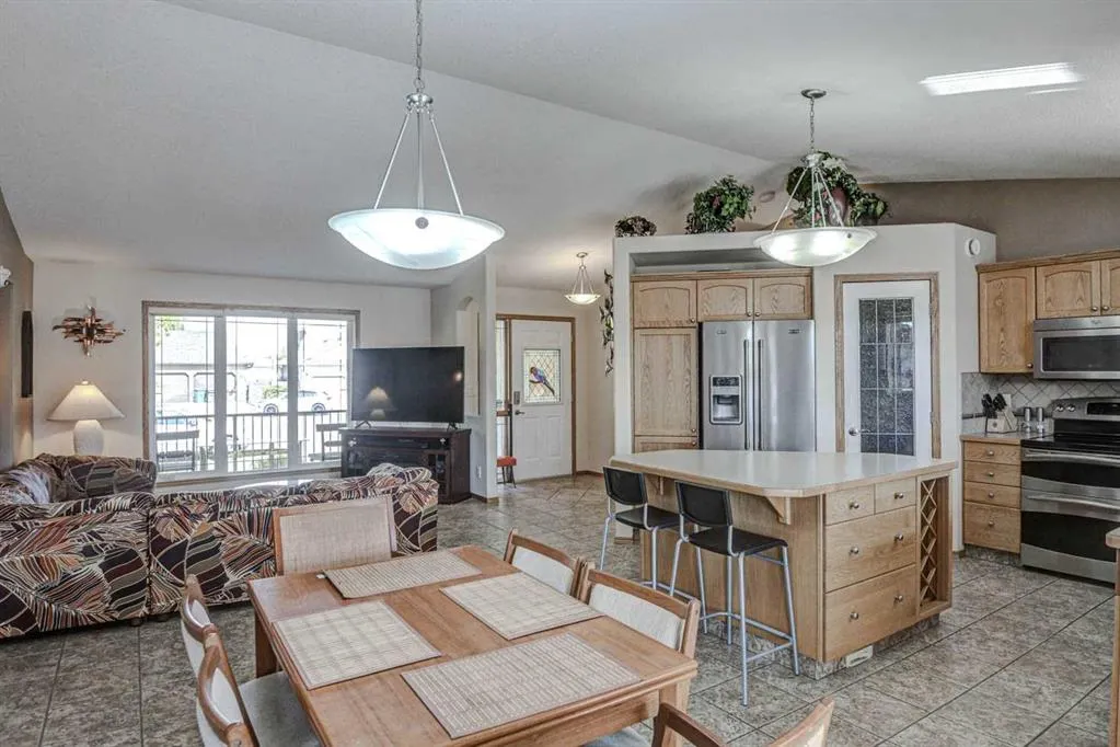 5409 44A Street Close