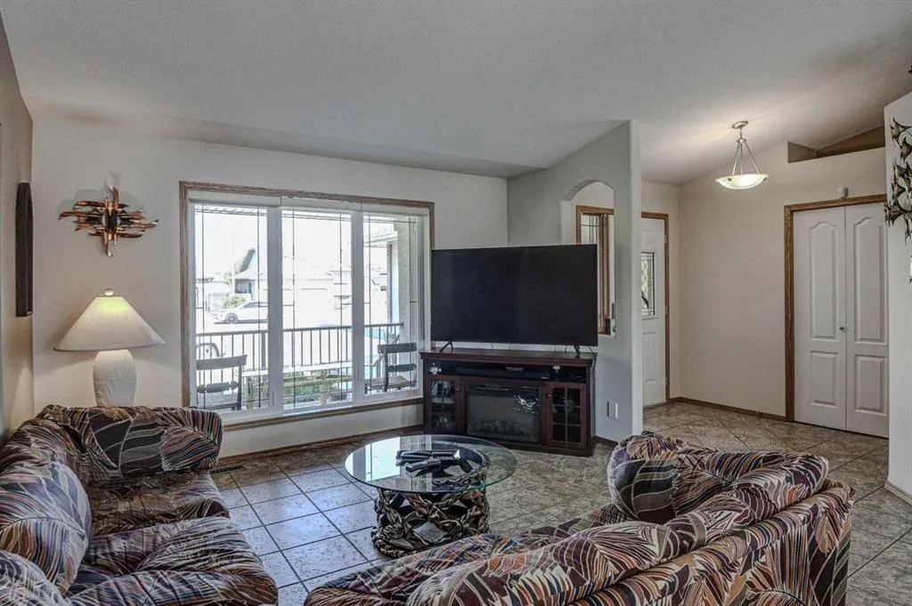 5409 44A Street Close