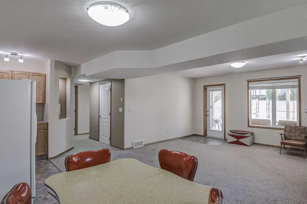 5409 44A Street Close