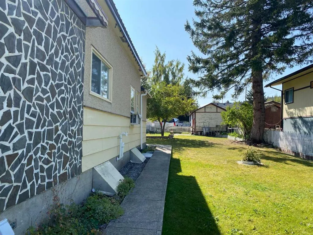 13014 18 Avenue