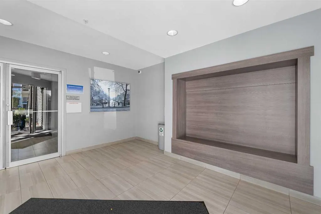 333 Taravista Drive NE, #1406