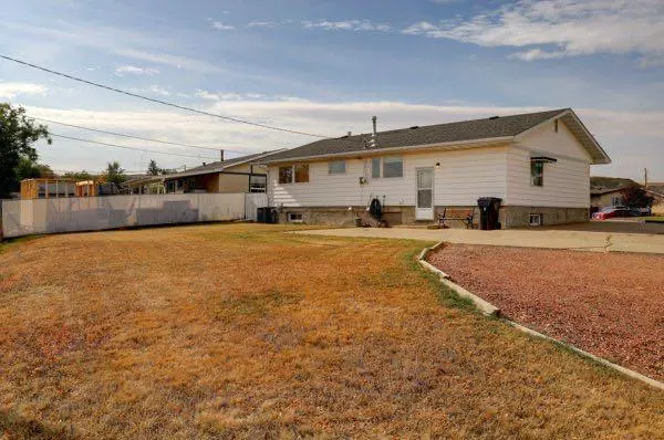 16 Cedar Crescent