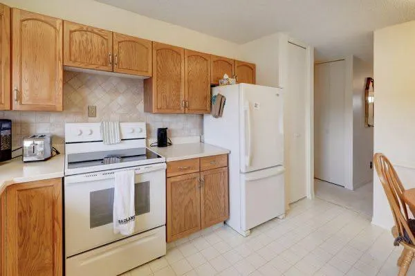 16 Cedar Crescent