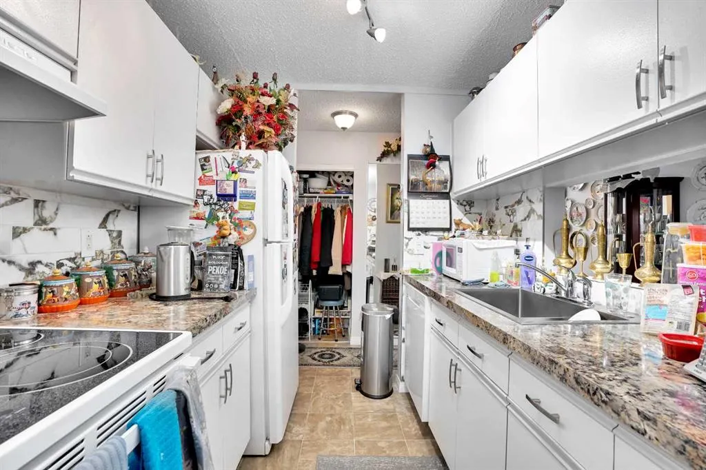 21 Dover Point SE, #203