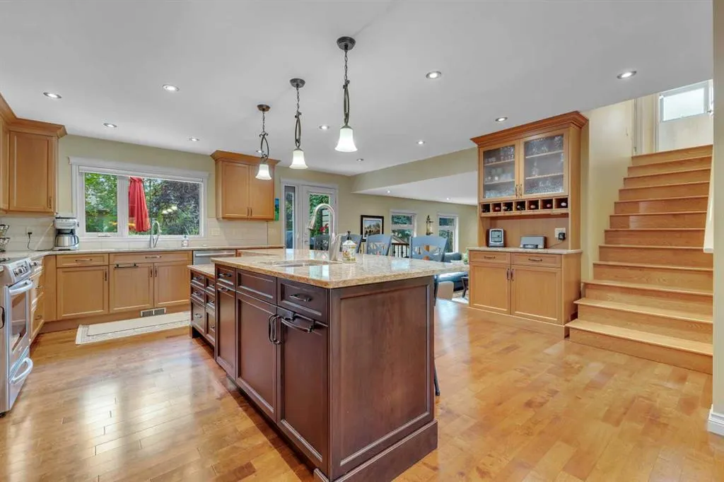 395 Silvergrove Drive NW