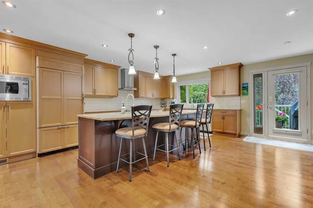 395 Silvergrove Drive NW
