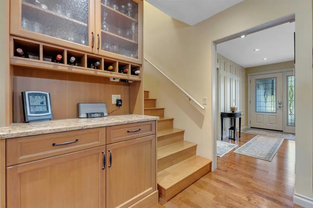 395 Silvergrove Drive NW