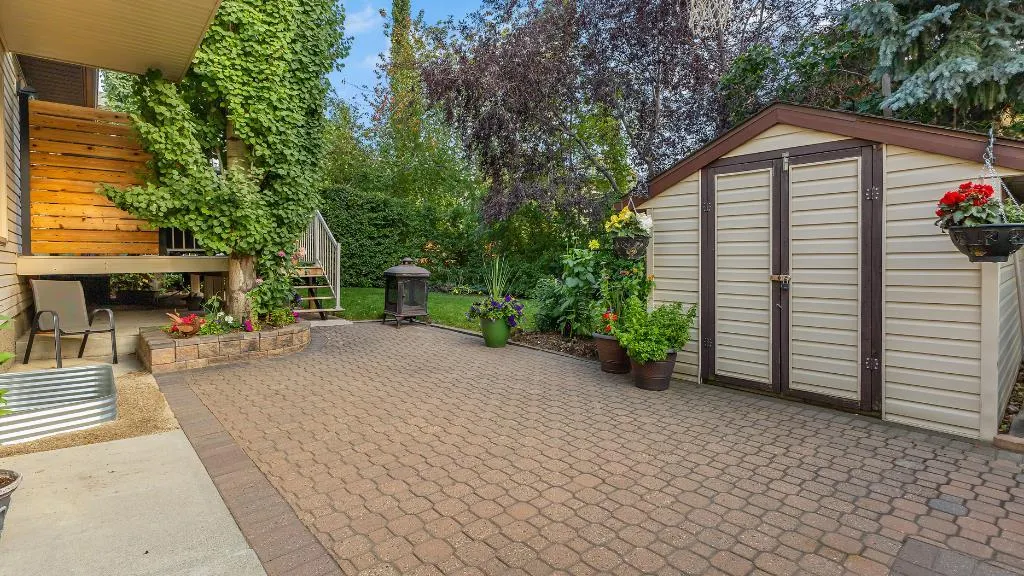 395 Silvergrove Drive NW