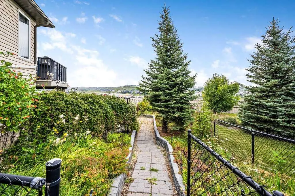 84 Kincora Terrace NW