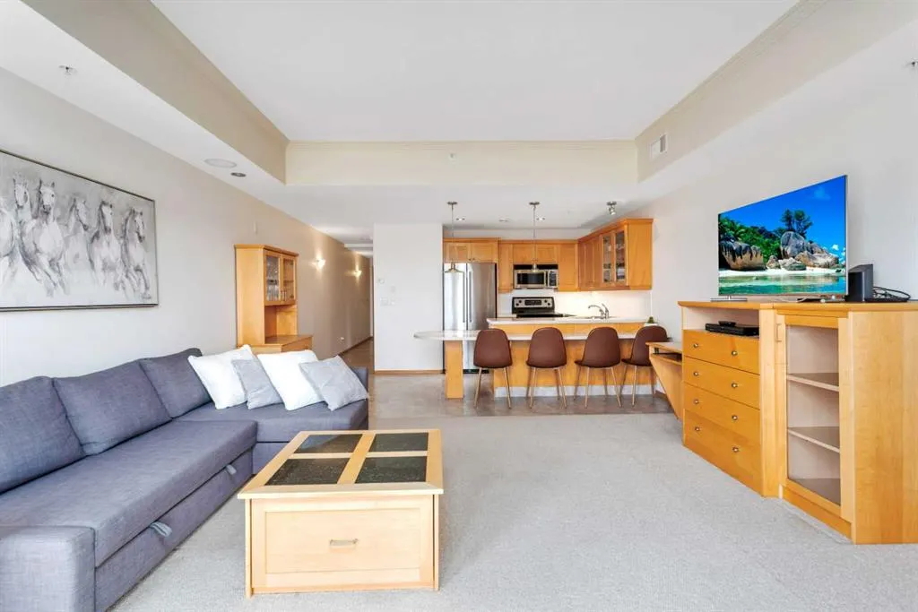 5100 Lakeshore Drive, #309