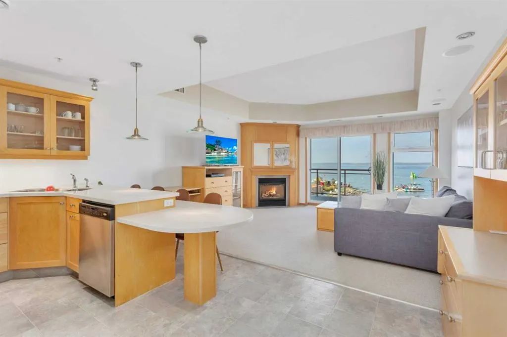 5100 Lakeshore Drive, #309