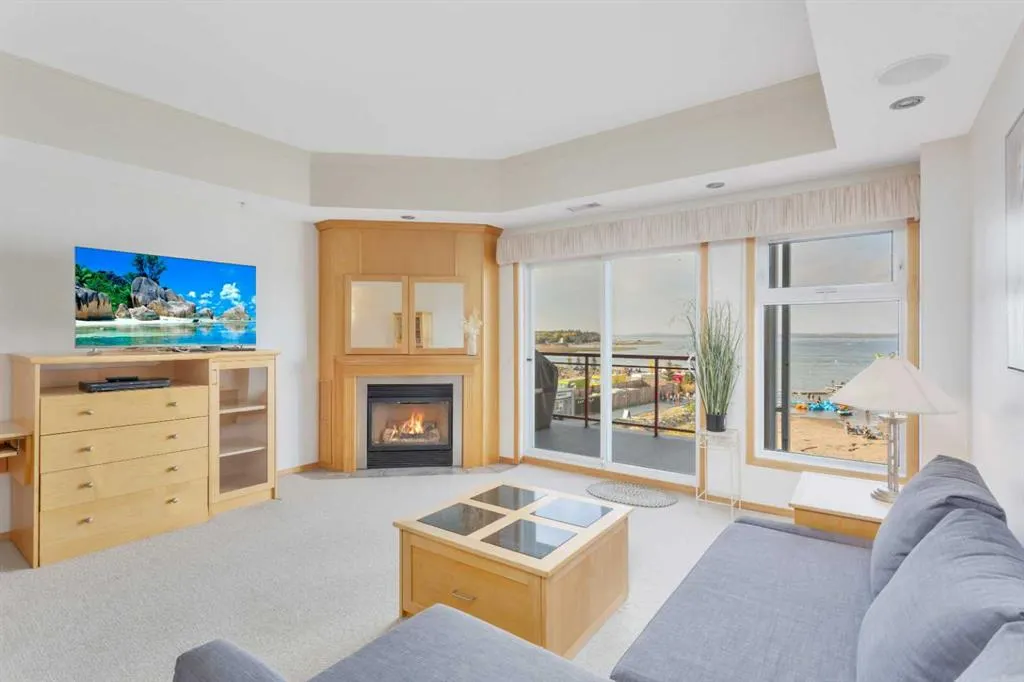 5100 Lakeshore Drive, #309