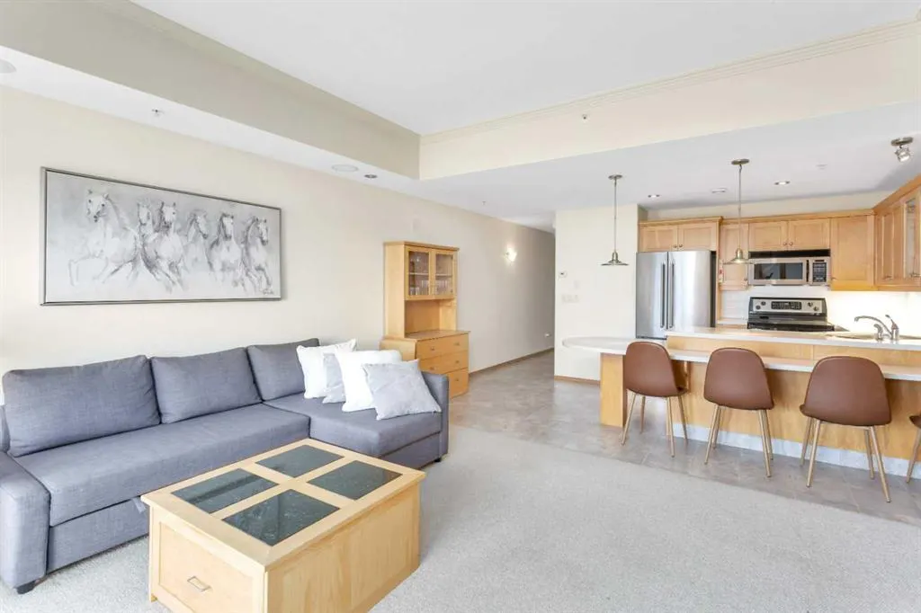 5100 Lakeshore Drive, #309