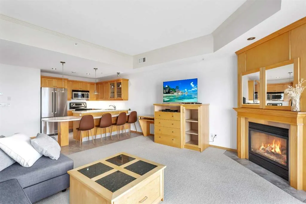 5100 Lakeshore Drive, #309