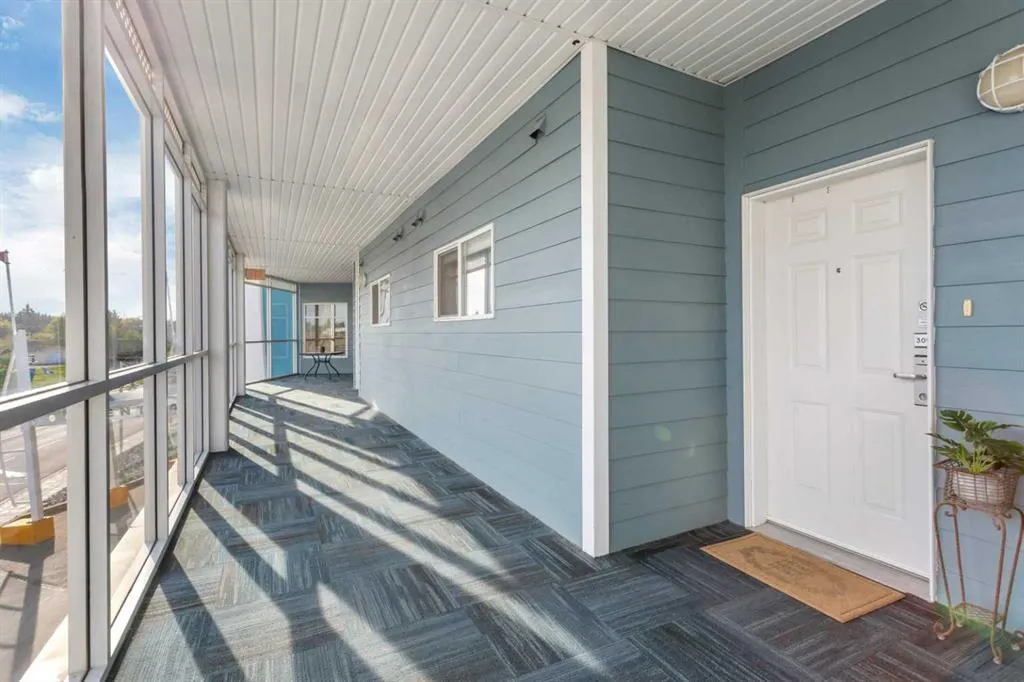 5100 Lakeshore Drive, #309