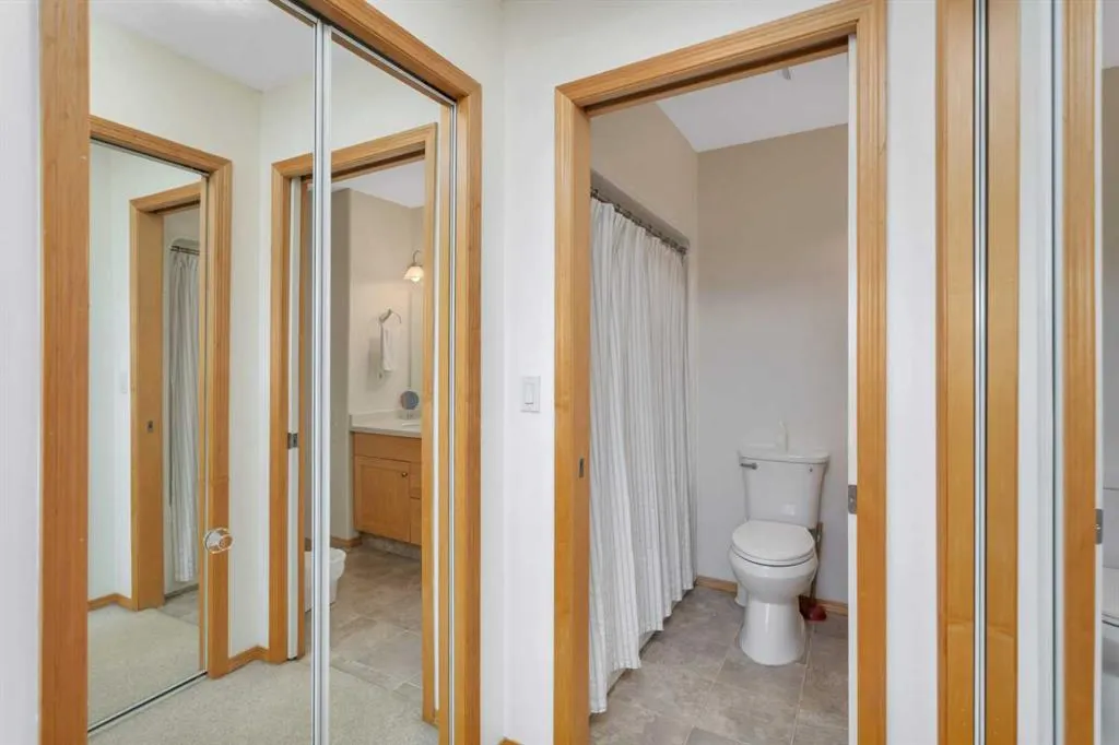 5100 Lakeshore Drive, #309