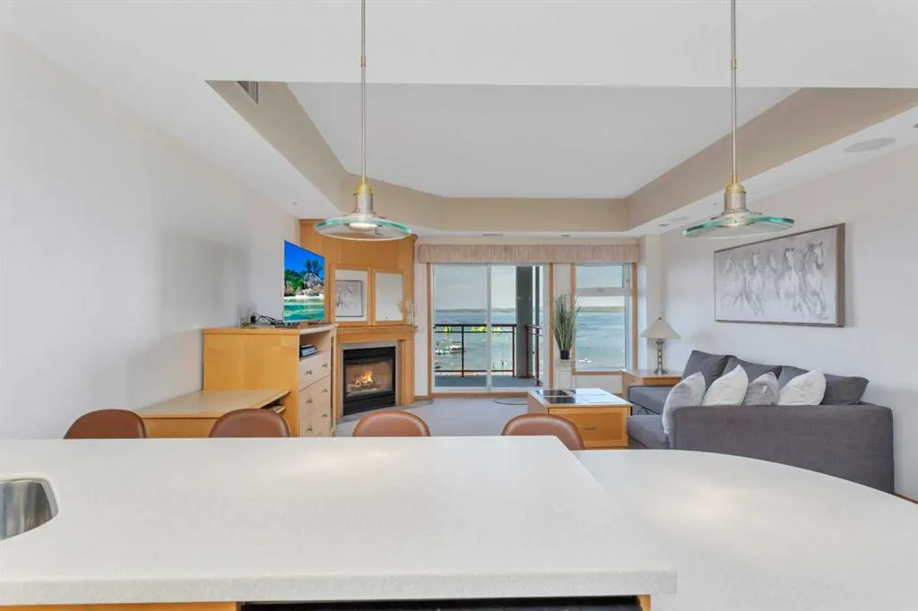 5100 Lakeshore Drive, #309