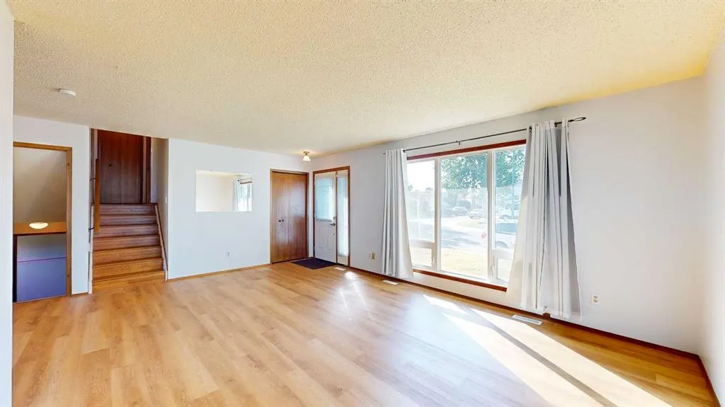 180 Shepherd Crescent SE