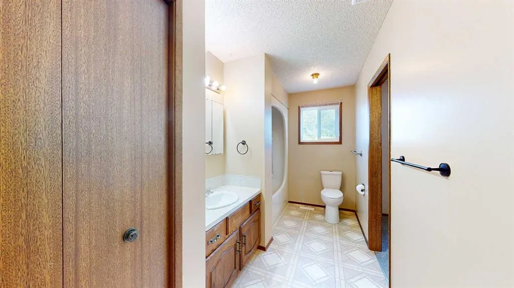 180 Shepherd Crescent SE
