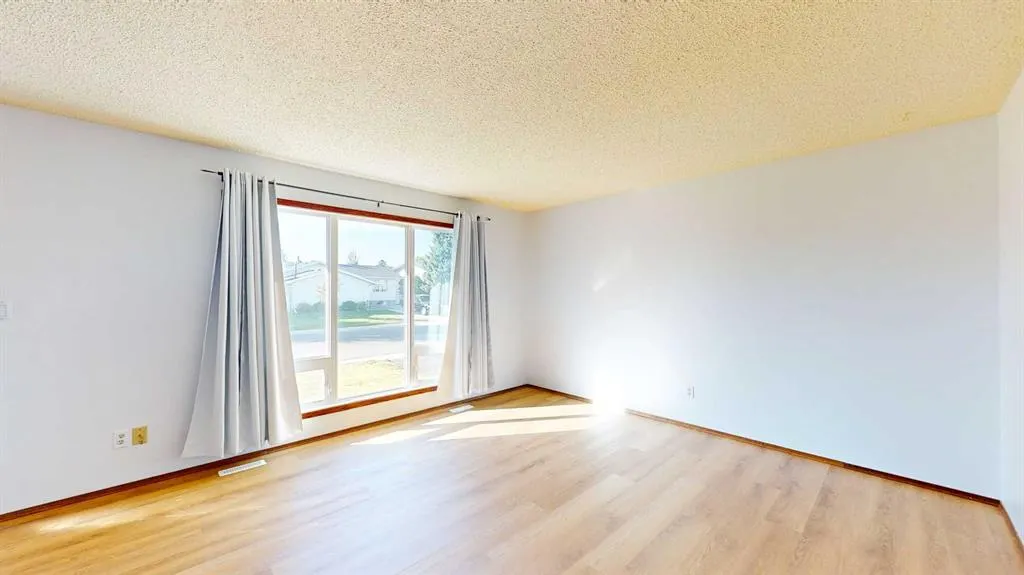180 Shepherd Crescent SE