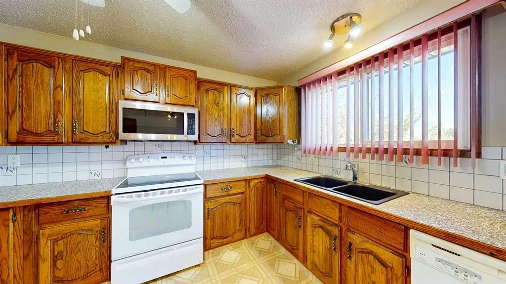 180 Shepherd Crescent SE